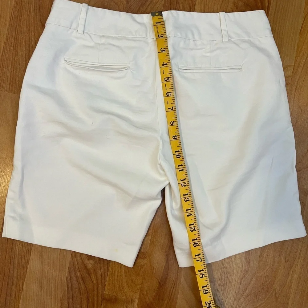 Calvin Klein 9” Bermuda shorts white cotton sz 2 functional back pockets